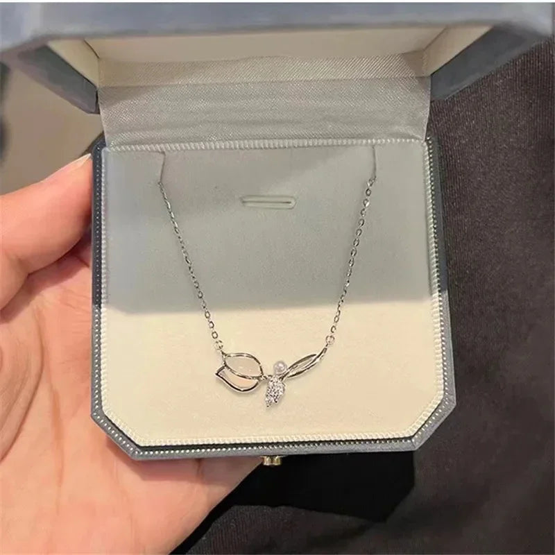 New Simple Hollow Love Heart Pendant Necklace for Women Fashion Creative Geometric Clavicle Chain Necklaces Party Jewelry Gift